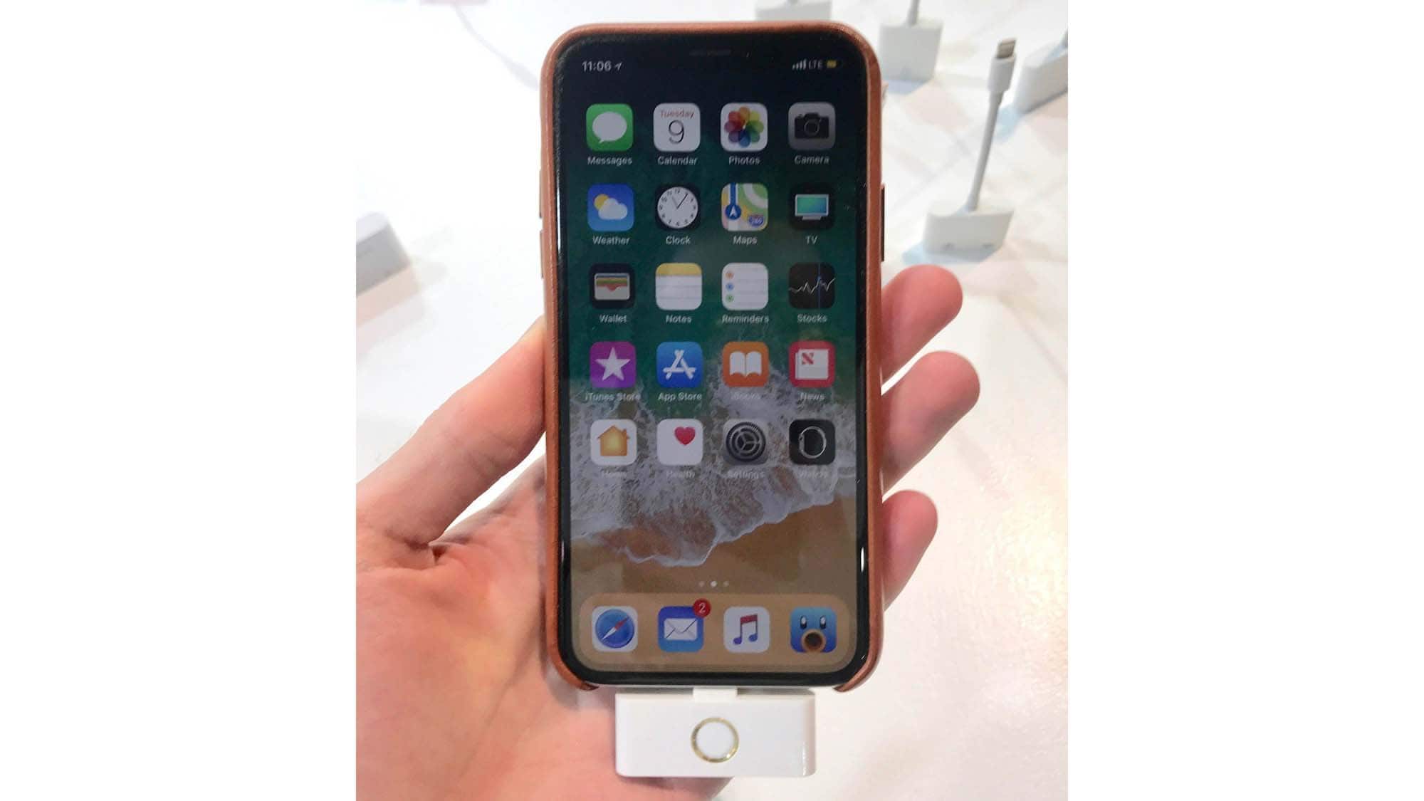 Новый гаджет позволит вернуть кнопку «Домой» на iPhone X