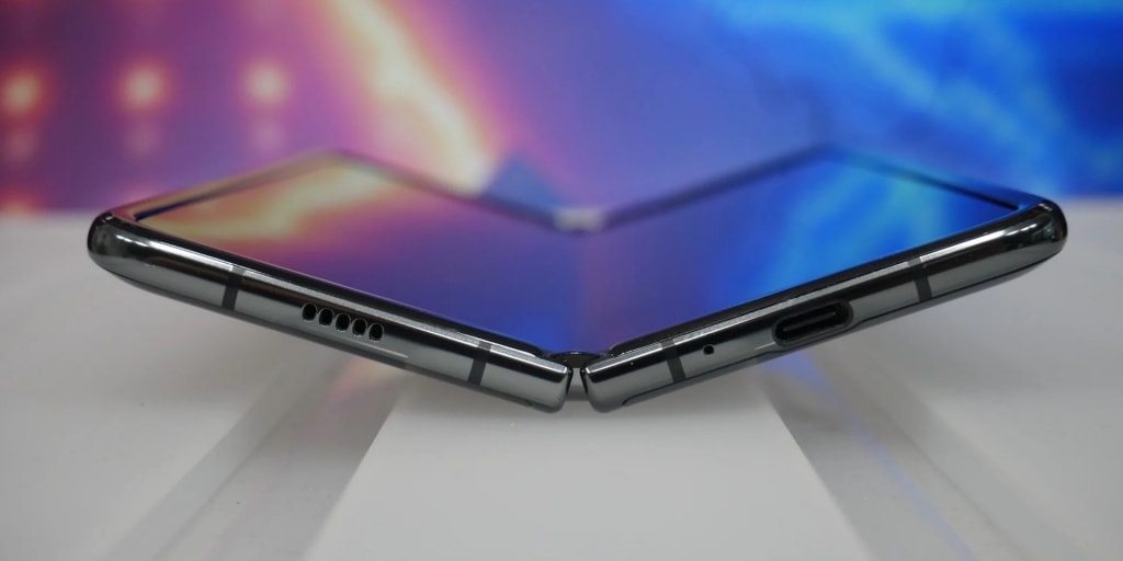 Samsung introduced the second generation of Galaxy Z Fold 2 folding smartphone